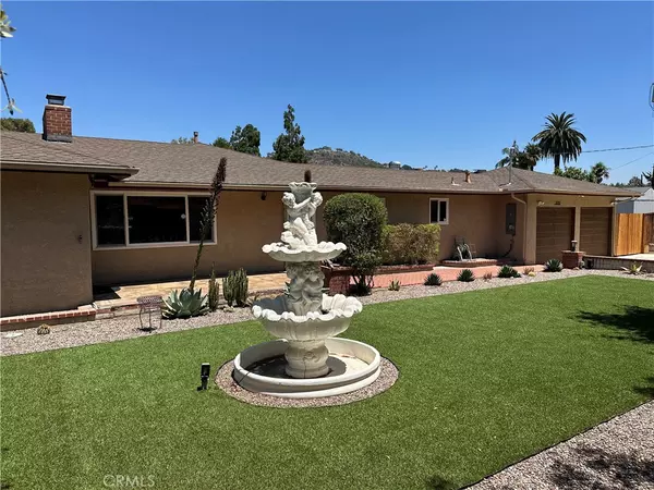 Santa Ana, CA 92705,12752 Barrett LN