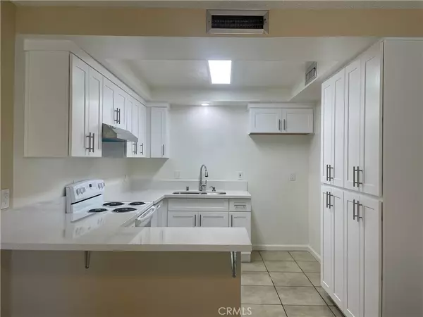 Tustin, CA 92780,1881 Mitchell AVE #8