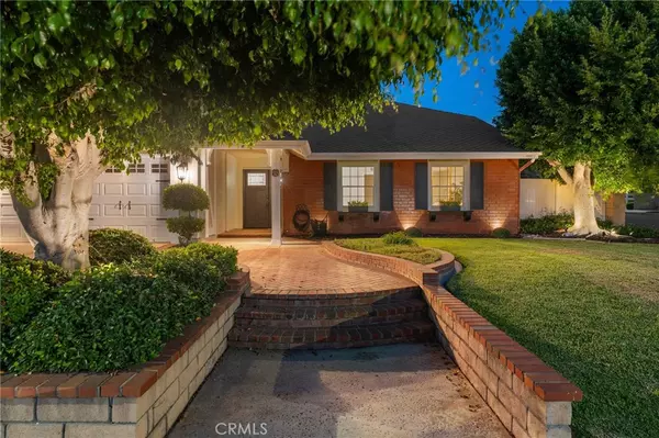 Orange, CA 92869,861 N Red Robin ST N