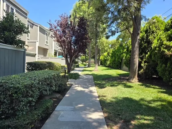 Santa Ana, CA 92704,2610 W Segerstrom AVE #B