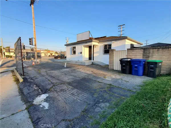 Bellflower, CA 90706,8858 Flower ST