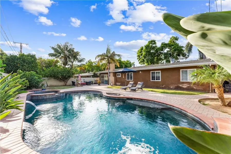 1646 E 15th ST, Santa Ana, CA 92701