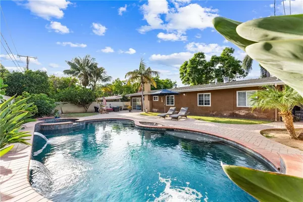 1646 E 15th ST, Santa Ana, CA 92701
