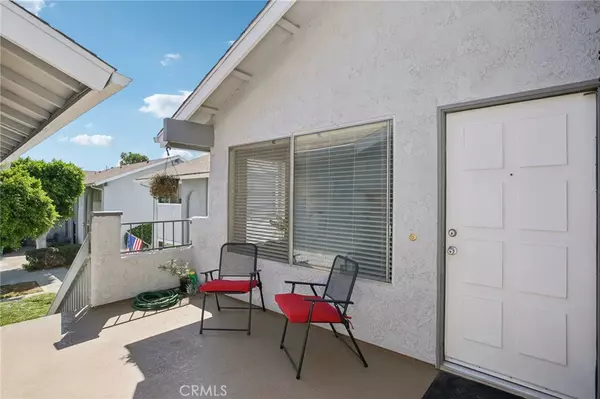 9594 Pettswood Dr #4, Huntington Beach, CA 92646