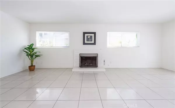 Huntington Beach, CA 92649,16052 Waikiki LN