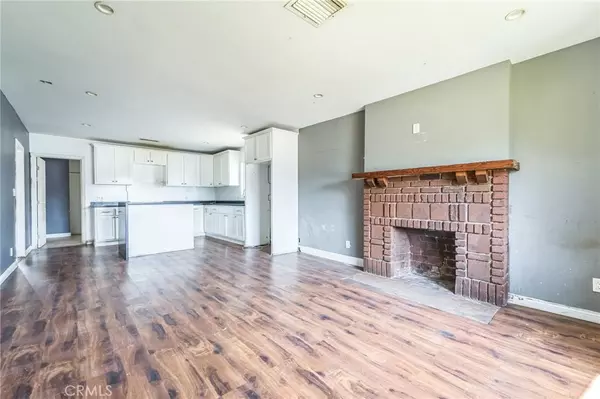 Los Angeles, CA 90062,1827 W 51st ST