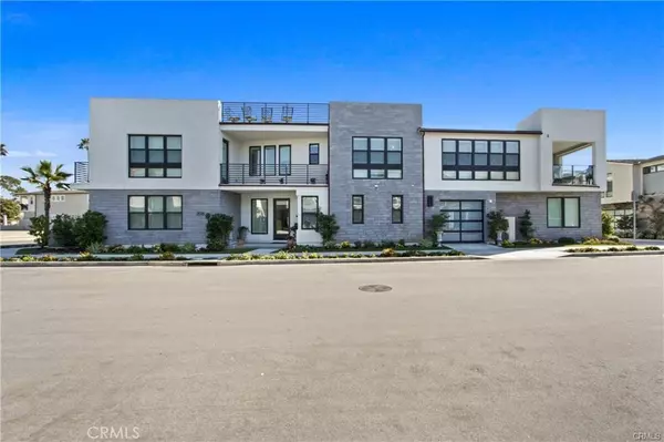 208 Ocean PL, Seal Beach, CA 90740