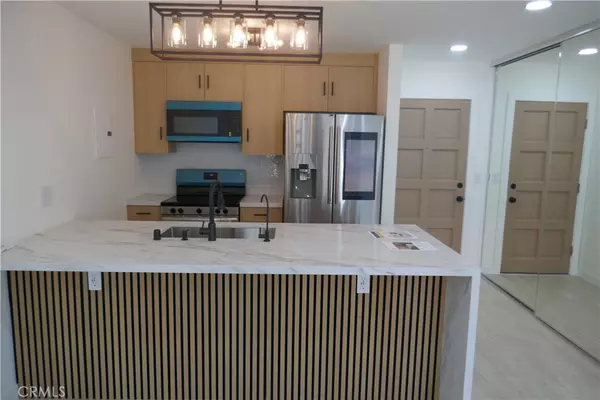 Santa Ana, CA 92704,2521 W Sunflower AVE #D4