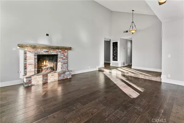 Tustin, CA 92780,14902 Foxcroft RD
