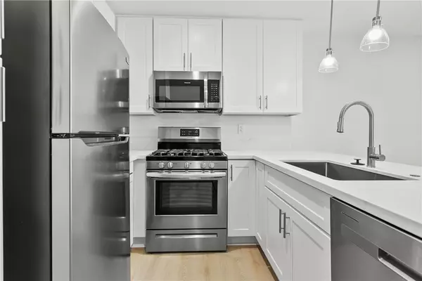 Santa Ana, CA 92701,450 4th ST E #304