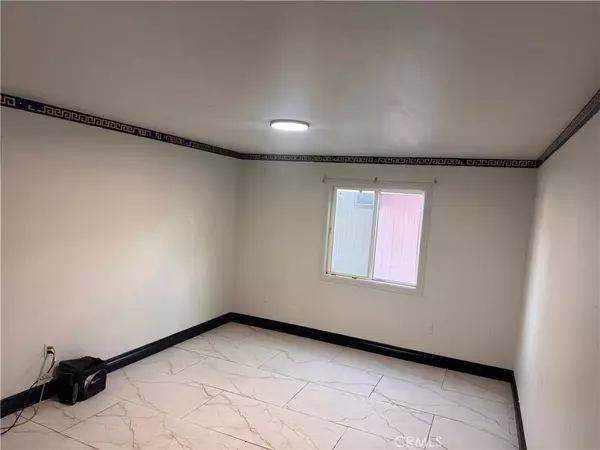 Santa Ana, CA 92704,304 Duke LN