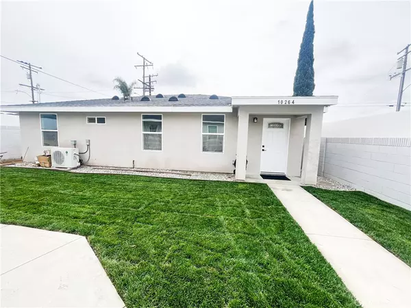 10264 1/2 Foster Rd, Bellflower, CA 90706