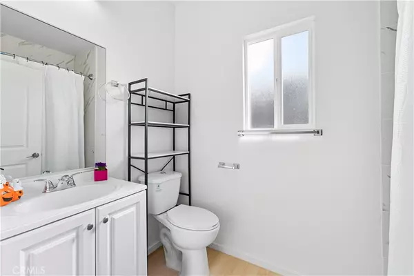 Los Angeles, CA 90044,945 W 76th St