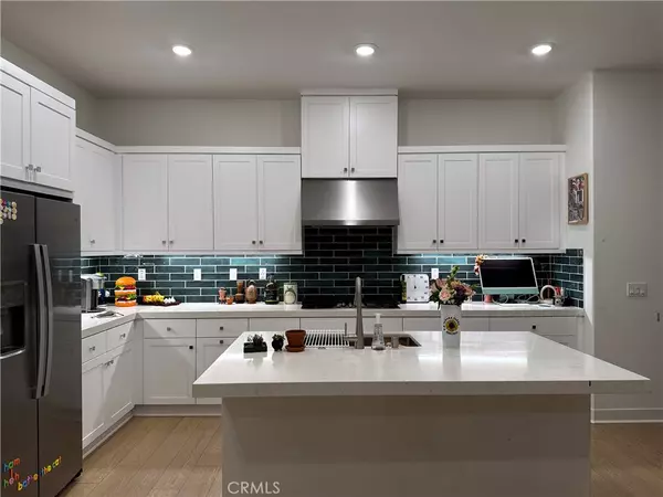 Irvine, CA 92618,105 Sash