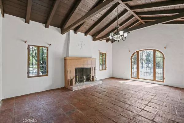 Santa Ana, CA 92701,627 E Bishop