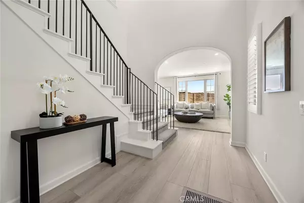 Irvine, CA 92618,208 Canterbury