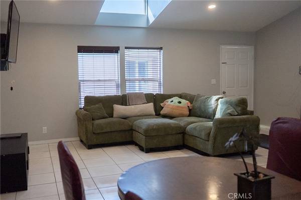 Anaheim, CA 92801,615 615 W Romneya