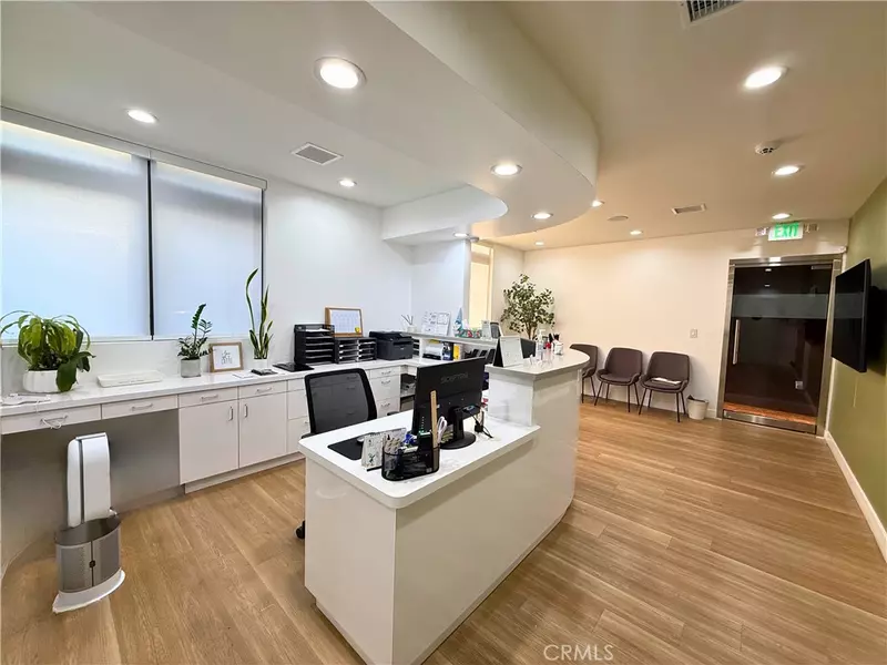 Los Angeles, CA 90004