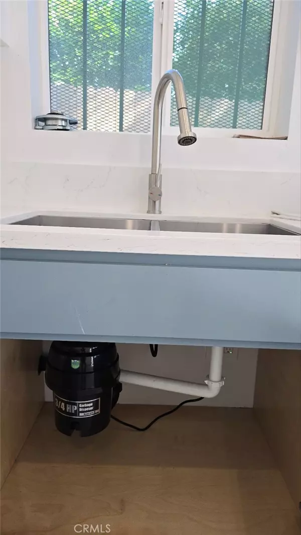 Los Angeles, CA 90003,10413 1/2 Avalon BLVD