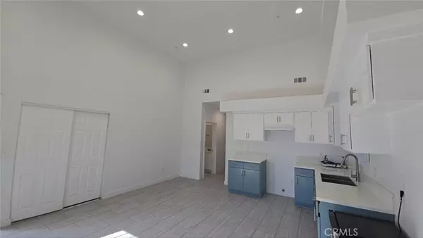 Los Angeles, CA 90003,10413 1/2 Avalon BLVD