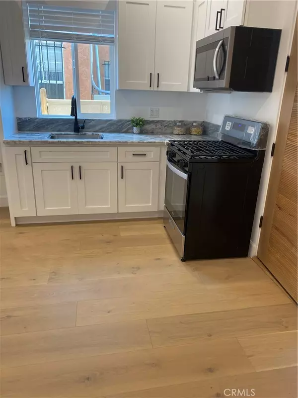 Los Angeles, CA 90047,5923 Haas AVE #1/2