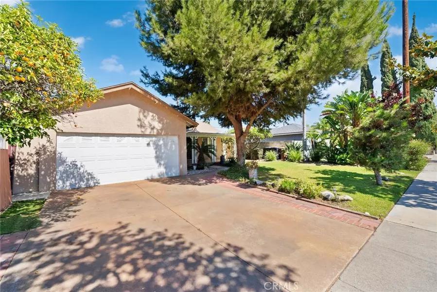 1425 W Woodcrest AVE, Fullerton, CA 92833