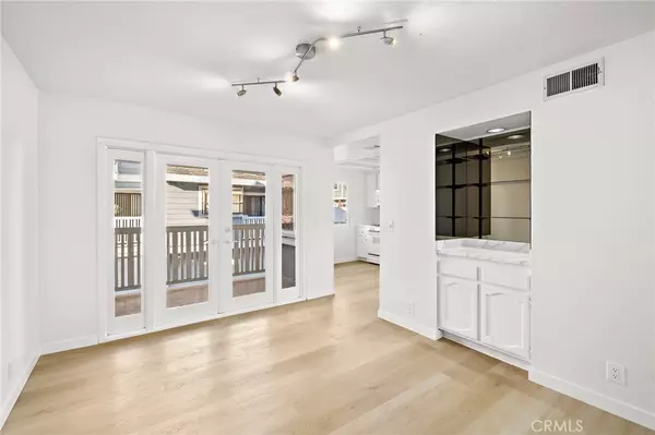 Costa Mesa, CA 92627,211 Saybrook