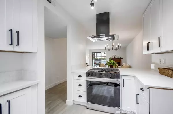 Huntington Beach, CA 92649,4682 Warner #B102