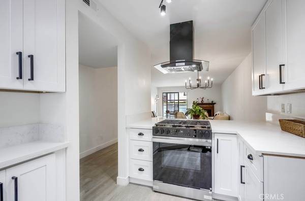 Huntington Beach, CA 92649,4682 Warner #B102