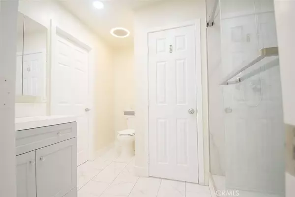 Huntington Beach, CA 92647,6631 Dr Walton