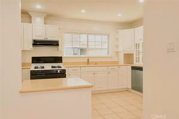Fullerton, CA 92832,607 S Roosevelt AVE