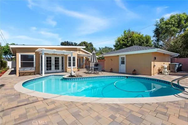 1116 W 21st ST, Santa Ana, CA 92706