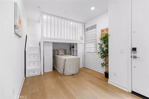 Anaheim, CA 92801,1649 W Lincoln AVE #101