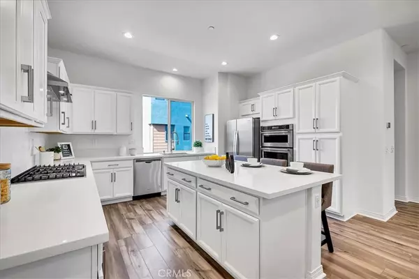 Irvine, CA 92618,168 Sawbuck