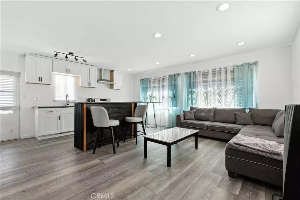 Torrance, CA 90504,1900 Artesia Blvd #4