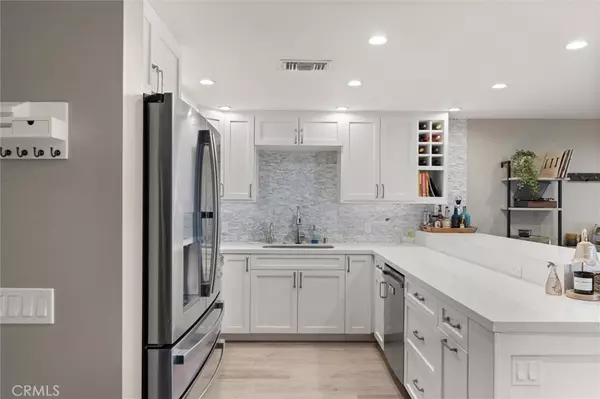 Long Beach, CA 90803,6101 Marina Pacifica DR S