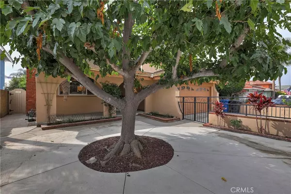 Cypress, CA 90630,6906 Molokai