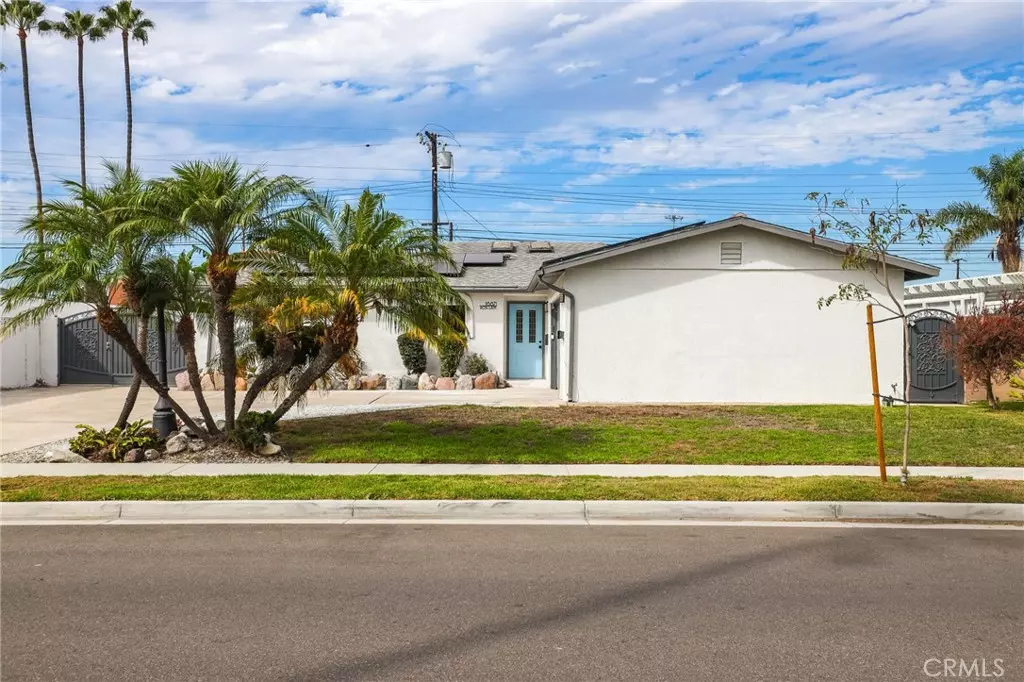 Huntington Beach, CA 92647,16871 Ross LN