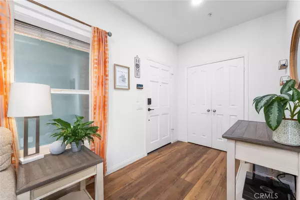 Huntington Beach, CA 92648,1516 Pacific Coast #101