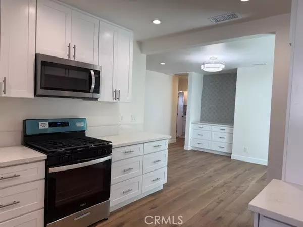 Downey, CA 90242,7964 Comolette ST