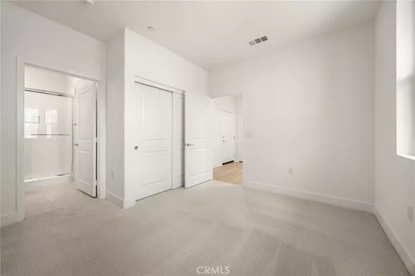 Irvine, CA 92618,124 Tiffin