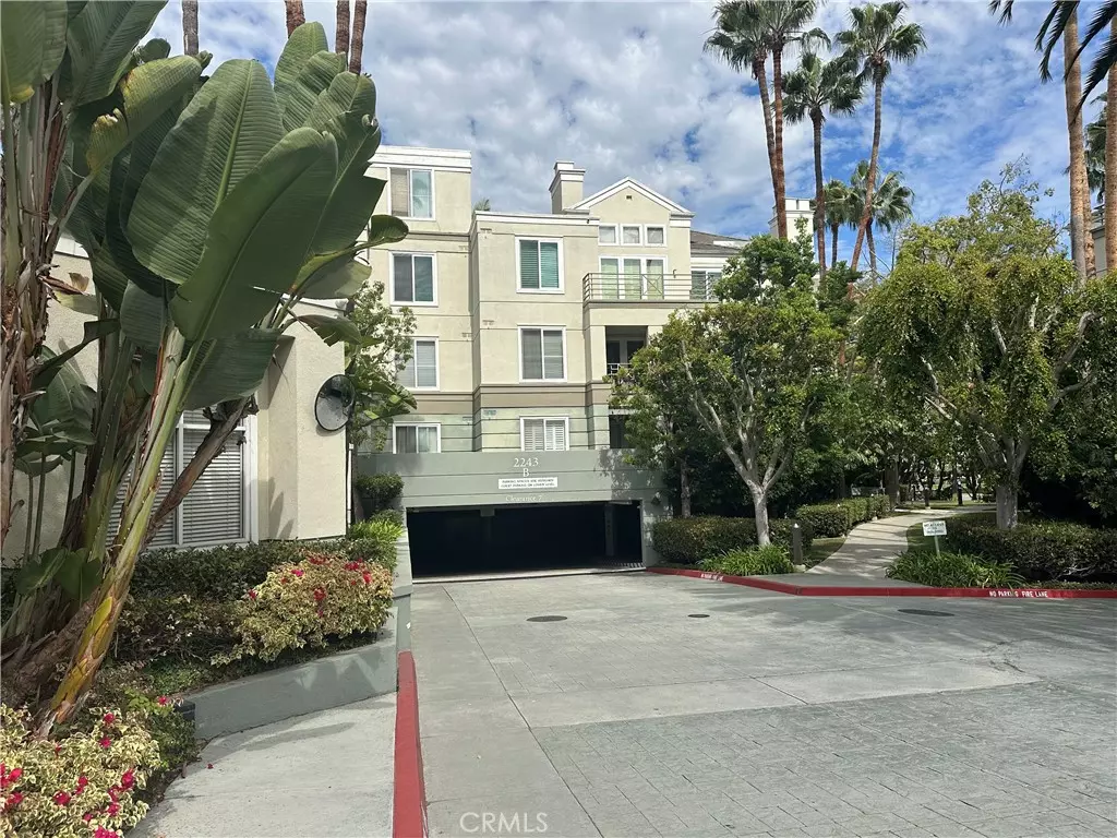 Irvine, CA 92612,2243 Martin #304