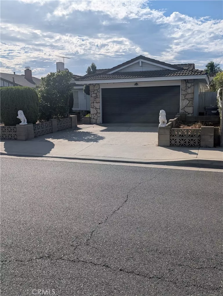 Lakewood, CA 90712,2212 Lark Bay LN