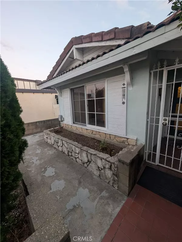 Lakewood, CA 90712,2212 Lark Bay LN