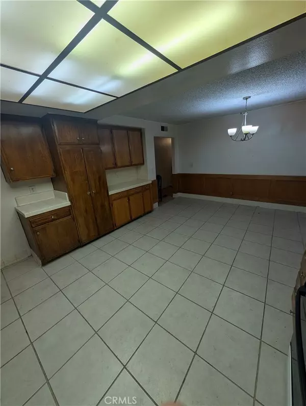 Lakewood, CA 90712,2212 Lark Bay LN