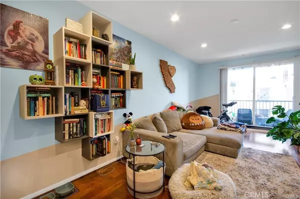 Anaheim, CA 92805,1801 E Katella AVE #4049