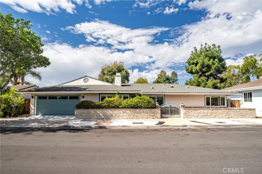 2233 Heather LN, Newport Beach, CA 92660