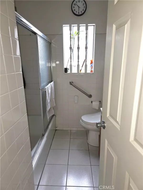 Downey, CA 90242,10251 Foster RD