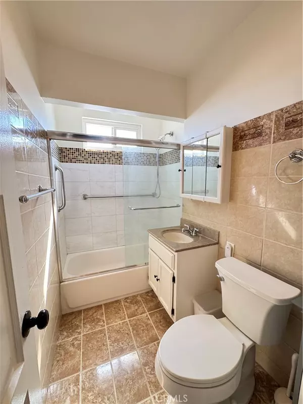 Ontario, CA 91764,1024 E G ST