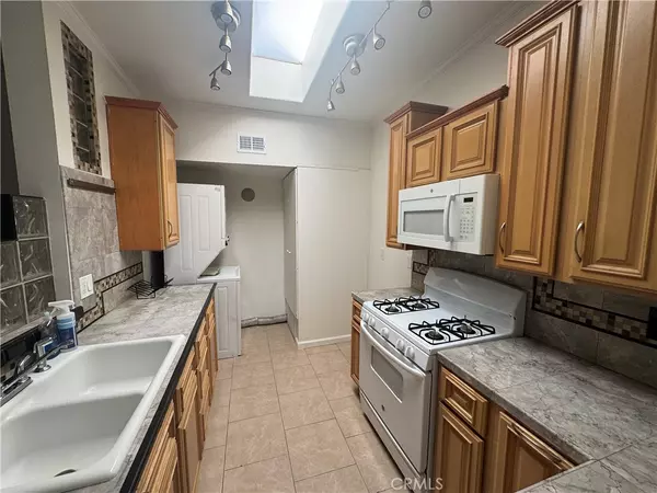 Fullerton, CA 92831,2100 N Derek DR #B